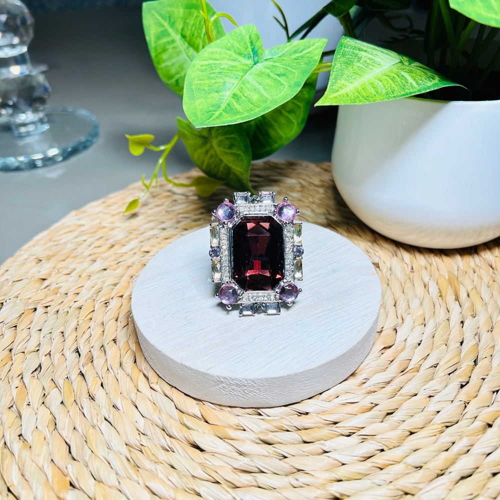 Vintage Chunky Cocktail Ring, with gorgeous colored crystal rhinestones - Picture 10 of 16